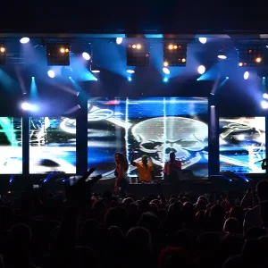 LED Screen P3.9, 5.5 x 3m + 4 Stück 2 x 3m. Konzert Daddy Yankee Stadthalle Dietikon 2015